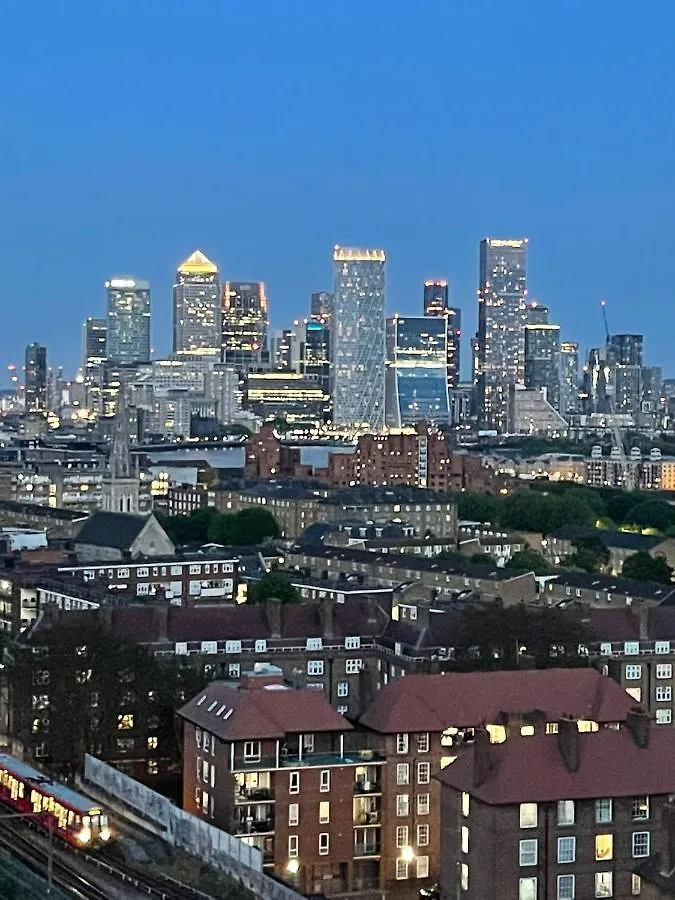 Whitechapel Two Bedroom Luxury Apartment - Free Private Parking - City Views لندن