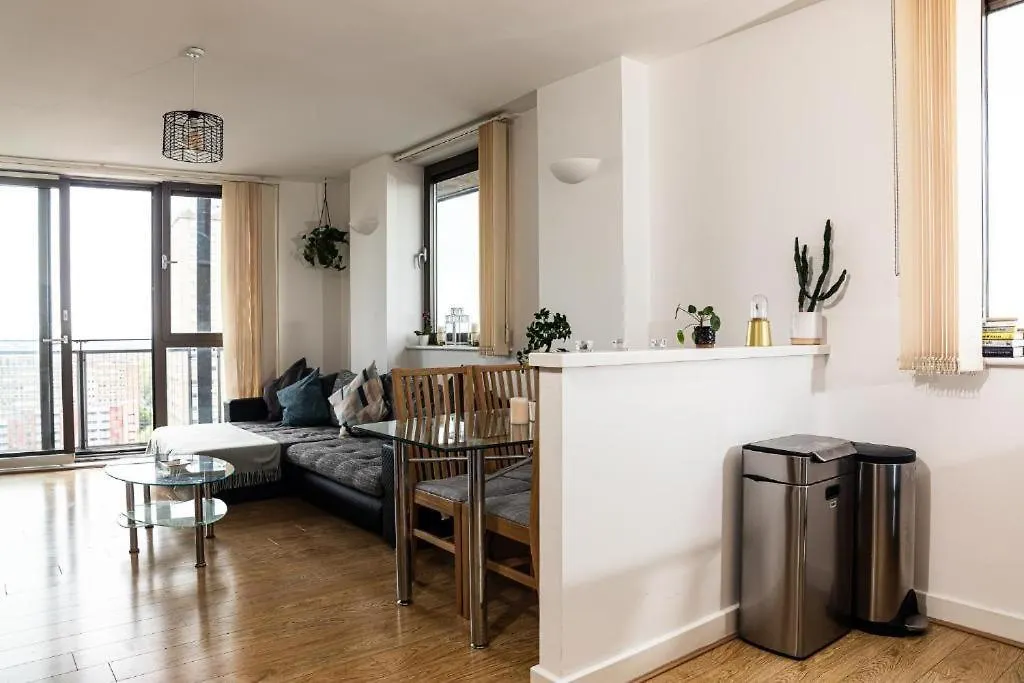 Whitechapel Two Bedroom Luxury Apartment - Free Private Parking - City Views لندن