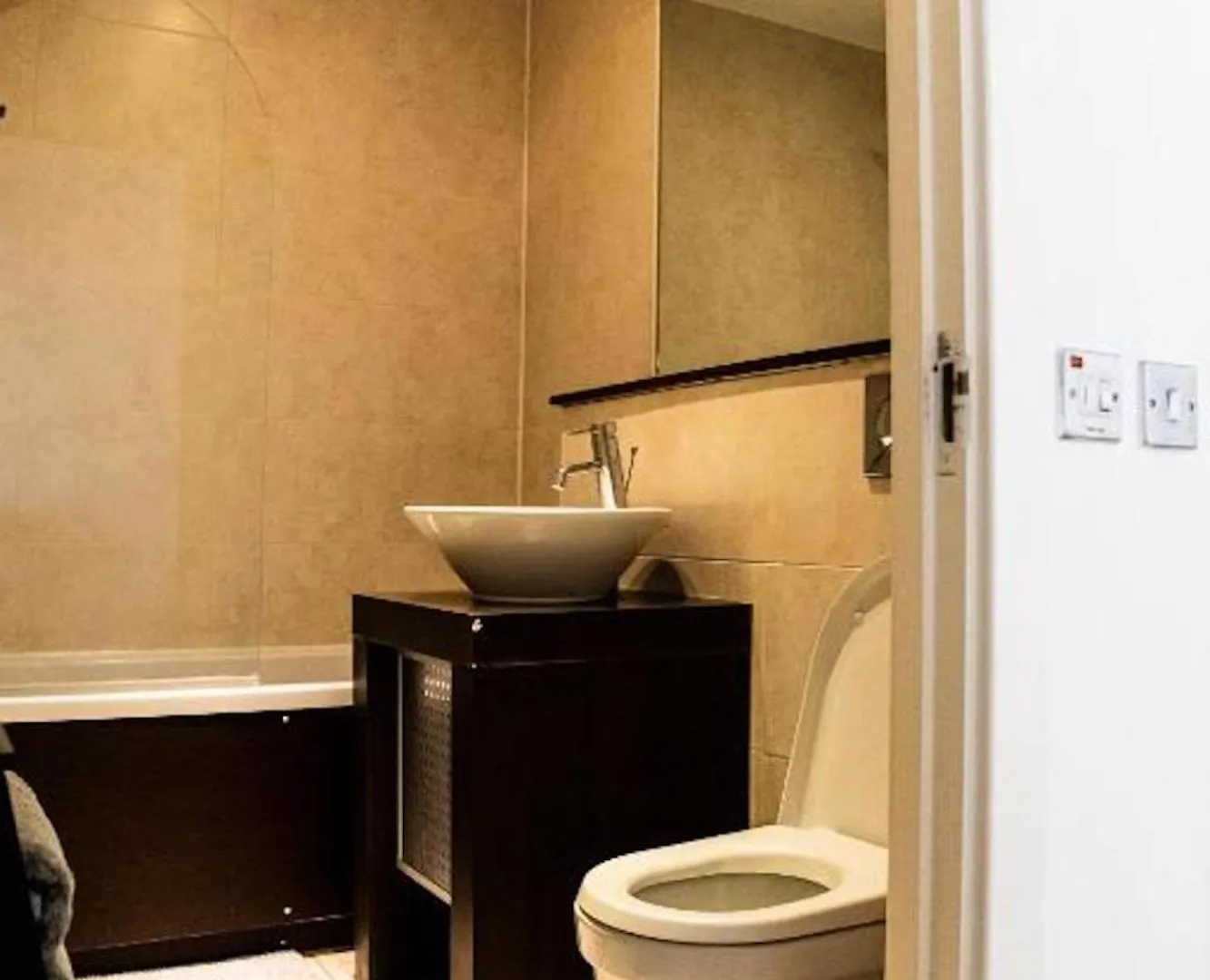 Whitechapel Two Bedroom Luxury Apartment - Free Private Parking - City Views لندن